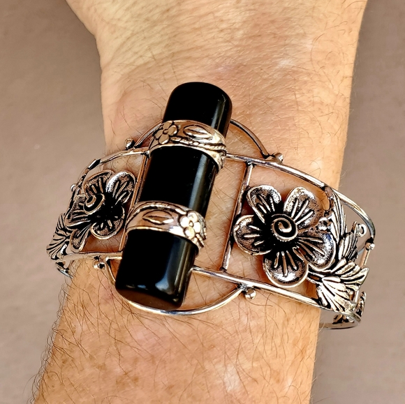 New Cylinder Shaped Black Onyx Silver Bracelet. - Picture 2 of 16